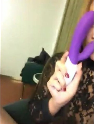美女主播诺儿与男友直播啪啪几百人围观42分钟完整版