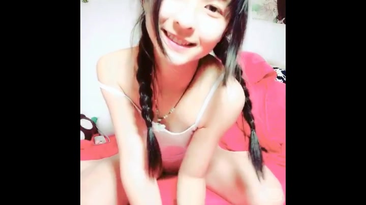 小萝莉大晚上勾引人