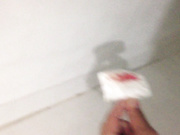 网吧厕所偷拍来月经的白虎小美女嘘嘘特意在门口等待看看她长啥样