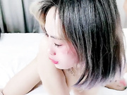 白嫩美乳少女骑乘男友大鸡巴上位抽插刺激不断