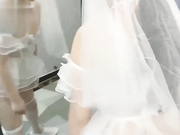 宋铁风流新娘穿着婚纱也要吃鸡巴