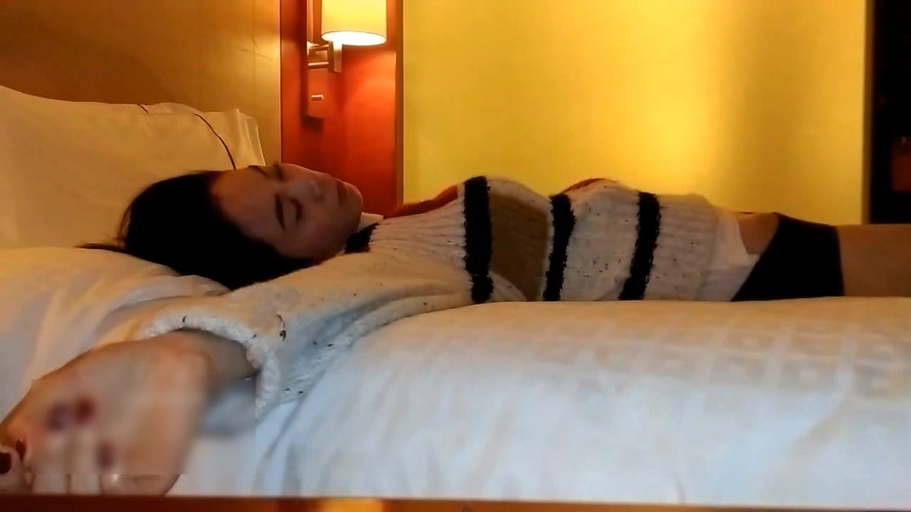 【全網推薦】【國內真實灌醉】藝術系公認的系花 先插後隨意玩弄小逼逼 精彩刺激～原版高清