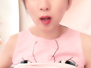 高顏值性感妹子穿著黑絲透視裝現場直播裸體艷舞道具插逼自慰 毛毛濃密誘惑十足 對白清晰