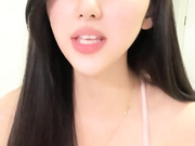 长腿少女把芒果塞到逼逼里面两片阴唇都翻出来了