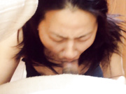 想射她一脸射到一半时被躲开了