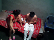 出租屋之年轻的小妹说要不要套子