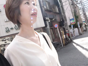 [GOJU-252] 初撮りx寝取られ妻 「初めて旦那以外の男にハメられてます。」2 彩加さん（40歳） - 2of5