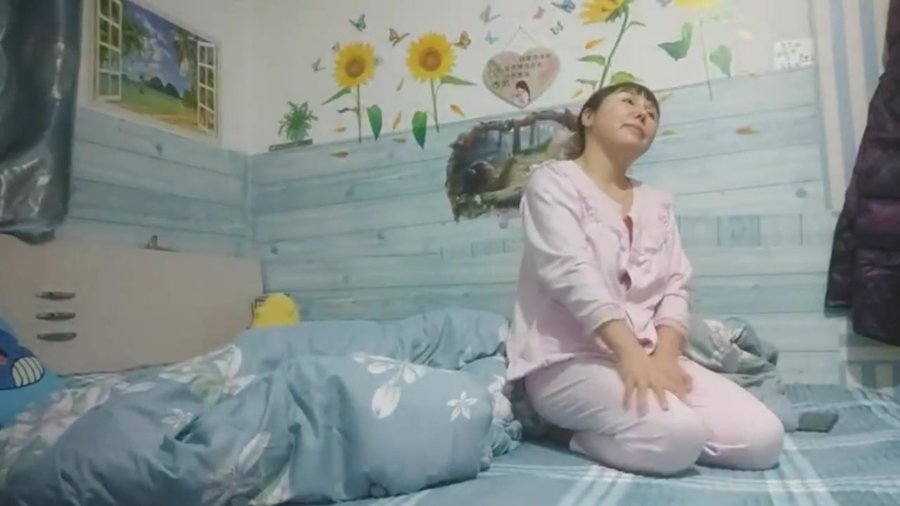 少妇趁老公不在家偷情隔壁王哥 进去秒射太不给力了