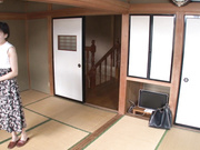 [FJIN-019] 息子ほど年の離れたバイト先の男子学生達と一泊二日の温泉旅行に来たFcup巨乳.... - 1of5