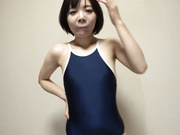 [OKS-160] 朝海凪咲 濡れてテカってピッタリ密着 神スク水 可愛い女子のスクール水着姿をじっとりと堪能！ - 1of5
