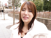 [CEMD-530] 「一般男性のみなさん！私をイカせまくって下さい！」～街頭で見つけた素人男性に壊れるほどイカされまくったSEXドキュメント～4 松本梨穂 - 1of5