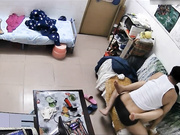 居家攝像頭破解拍攝到的中年寂寞小夫妻客廳裏掀起睡衣就幹 主動翹臀給操爽的欲仙欲死 720P高清