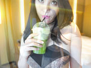 女人味十足的豐乳肥臀美女模特丹丹酒店大尺度私拍 黑絲吊帶高跟受不了被攝影師潛規則玩穴啪啪 1080P高清原版