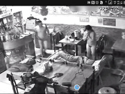 網絡攝像頭破解拍攝到的小飯店打佯後老板和媳婦在店裏操逼 貌似用力過猛把小床得弄塌了只好在餐臺上搞～720P高清