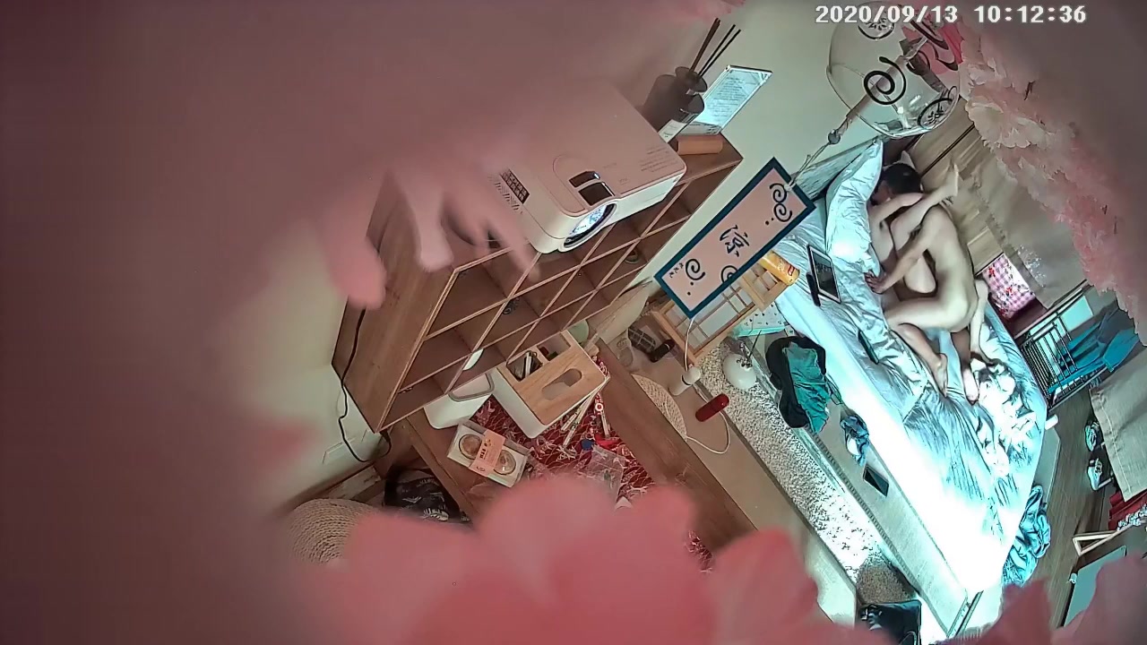 情趣酒店日式房拍攝到的高學歷模樣年輕小情侶開房愛愛 互舔互插愛撫爽的欲仙欲死 貌似還在揣摩各種姿勢 露臉高清