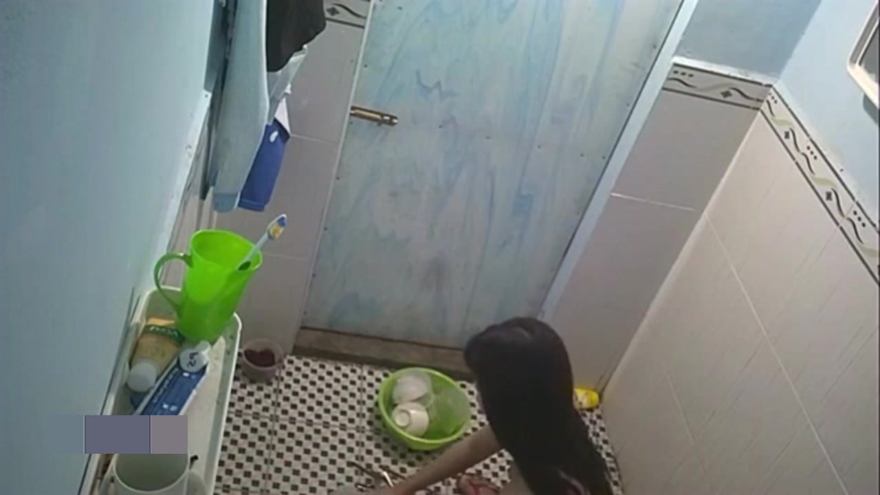 精品推薦 公共出租房拍攝到的漂亮妹子洗澡更衣 脫光光後還把碗給洗了 720P高清完整版