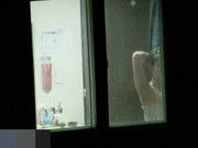 某小區出租屋拍攝到的妙齡女子更衣 苗條身材堅挺美乳絕對誘惑十足 1080P原版高清 (1)