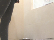某大型商場公共女廁拍攝到的各式美女少婦如廁 有個顏值高的連衣裙妹子脫掉裙子看胸型很完美 1080P高清原版