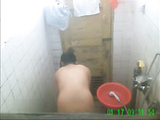 精品推薦 出租房偷拍幾個貌似夜店上班的妹子洗香香 雪白肌膚堅挺美乳看得讓人欲火焚身 720P高清原版