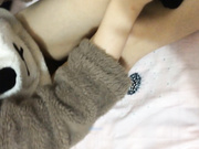 外表清純可愛眼鏡妹與熱戀中的男友出租房瘋狂愛愛 穿著黑絲襪挑逗迎合大雞巴直插花心 浪叫聲不斷 國語對白～1080P高清原版
