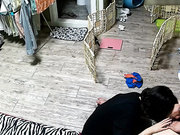 居家網絡攝像頭拍攝到的年輕小少婦姨媽期間不能啪啪 只好與老公抹油擼雞巴高潮顏射吃精～720P高清