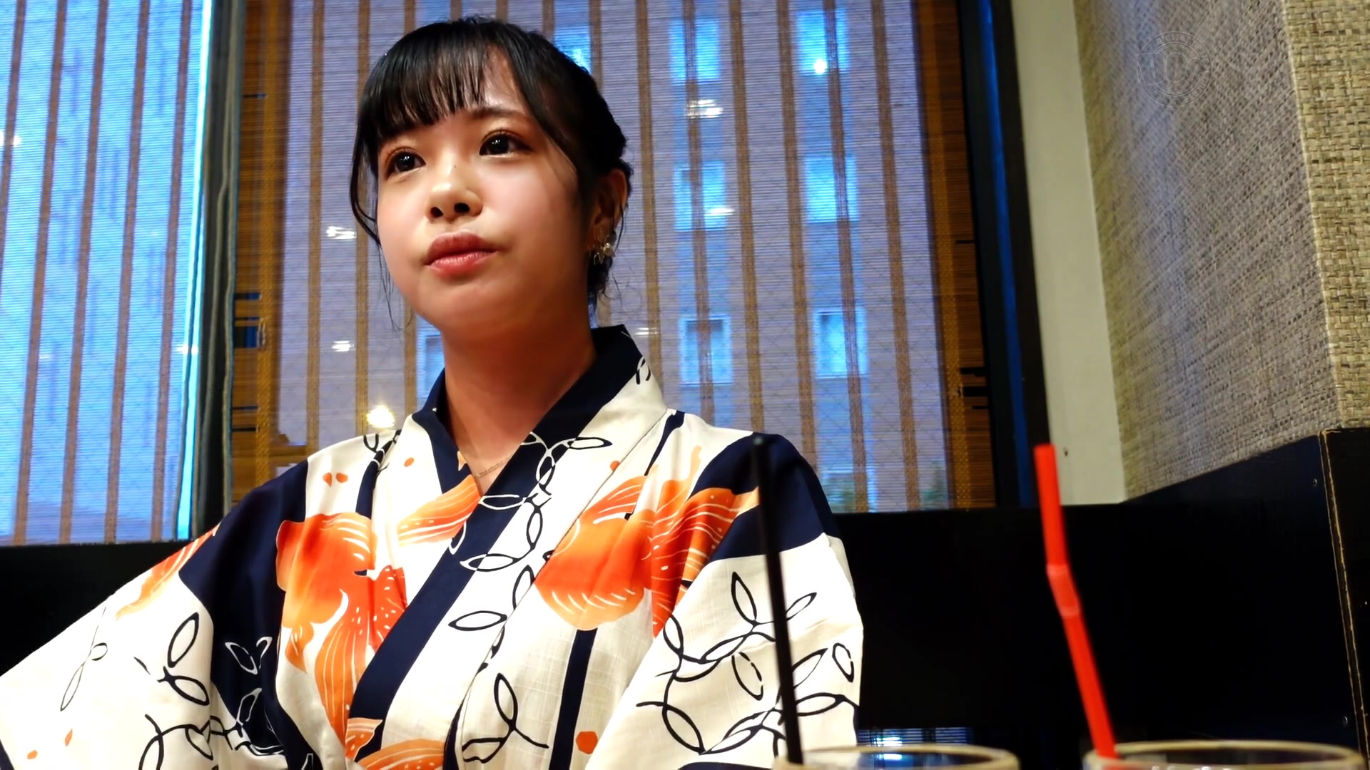 [HMRK-034] ガチ恋100％コンカフェ嬢 キュルキュルお目目とスレンダーボディでおじさんを刈りまくる小動物系美少女登場！花乃はるひ - 1of5