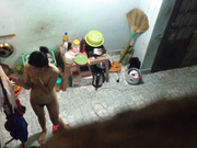 猥瑣房東偷拍性感漂亮美女下班回來洗完澡被男友拉到床上各種姿勢狠狠抽插 連續幹了3次直接累趴下了 1080P高清