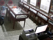 珠寶店監控攝像頭破解拍攝到的店鋪打烊後大波收銀員騷婦與保安大叔用收銀機看A片 受不了直接長椅當床開戰打炮 呻吟聲刺激 1080P原版高清