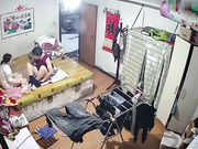 農村民宅攝像頭黑客破解拍攝到的年輕小夫妻炕上啪啪過性生活 互舔愛撫纏綿扛著腿操幹得哎呀直叫喚 露臉高清