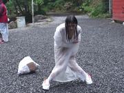 [DRPT-030] 変態オヤジにカッパの中を全裸にされボランティア清掃員が近くにいるのにガクイキしてしまうウブっこ女子○生 皆瀬あかり 【破解】 - 4of5