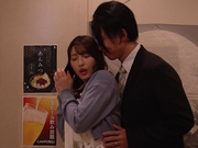 [NMSL-003] ホテルでの盗撮事件…既婚者同僚の絶倫棒でヨガリ狂う姿を配信された美巨乳妻 森沢かな - 1of5
