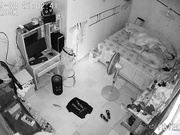 最新流出居家攝像頭黑客破解拍攝到的小夫妻啪啪過性生活 先用震動棒震的淫水直流 再各種花式抽插 原版高清