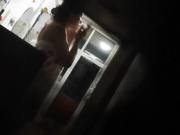 真實出租屋隔窗拍攝到的大奶少婦日常起居生活 裸體客廳換衣看得讓人欲火焚身 1080P原版高清