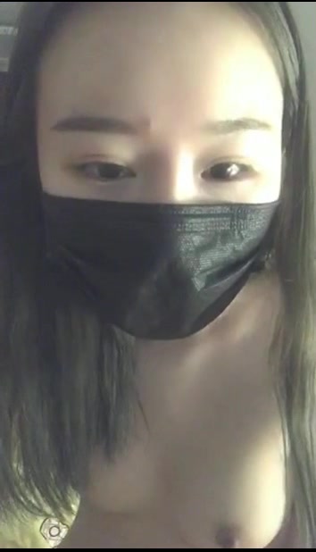 貌似喝了不少酒的可爱型美女直播狼友们刷了不少礼物让她自慰一下