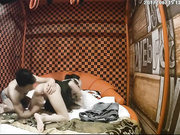 明星级性感美女与公司领导酒店偷情时被服务生提前安装的摄像头暗拍,2人毫不知情干的激情澎湃,女的漂亮男的屌大！