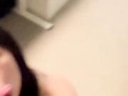 酒吧里面唱k认识的小姐姐 换上白丝玩她的无毛小嫩B完美露脸