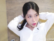 骚浪反差妹「Miuzxc」儿子与后妈同住，后妈逐渐意识到对儿子产生了感情，并给了他有史以来最棒的性爱体验