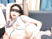 大奶哺乳期妮妮老师的诱惑，黑丝情趣淫声荡语互动撩骚尿尿给狼友看，双乳挤奶喷射乳汁真刺激，骚逼特写展示