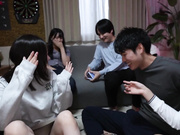 [破解] SONE-670 ヤリサーの男達に雑に寝取られといてピースなんかすんなよ… - 2of5