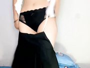 颜值不错的大奶小少妇，黑丝诱惑各种风情展示，小哥的大鸡巴已经很顶了，深喉口交无套插入，揉着奶子后入草