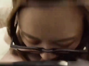 白丝制服美女少妇勾引修理工，翘臀后入主动跪地口交偷晴泄密