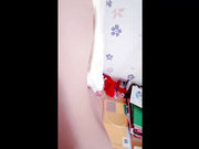 兄妹乱伦】意淫自己妹妹 - 情人节拿下妹妹同学，小穴湿极了淫水裹满手指和肉棒，狂插颜射口爆无水印