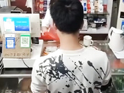 烟酒店熟女老板娘 故意露逼勾引顾客 阴毛户型清晰可见 这生意何愁不爆？