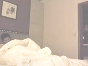 【某某门事件】北京性感龙套演员刘淑妤酒店陪睡导演❤️激情床战视频外泄，火辣长腿成导演炮架！