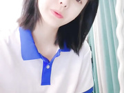 超清纯源源短发女神【像郑爽超高颜值甜妹】终搞双飞群P，二女三男，18岁偶像级，另一个妹子也超极品！川渝妹子就是白