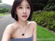 大奶美女Sunwall 身材丰满大白天和男友开车来到风景秀丽的野外激情啪啪