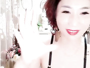 风韵犹存美少妇揉胸搓奶