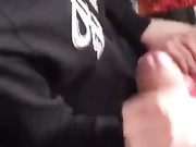 在发型师面前让女友打飞机，咦，怎么突然多了一只手
