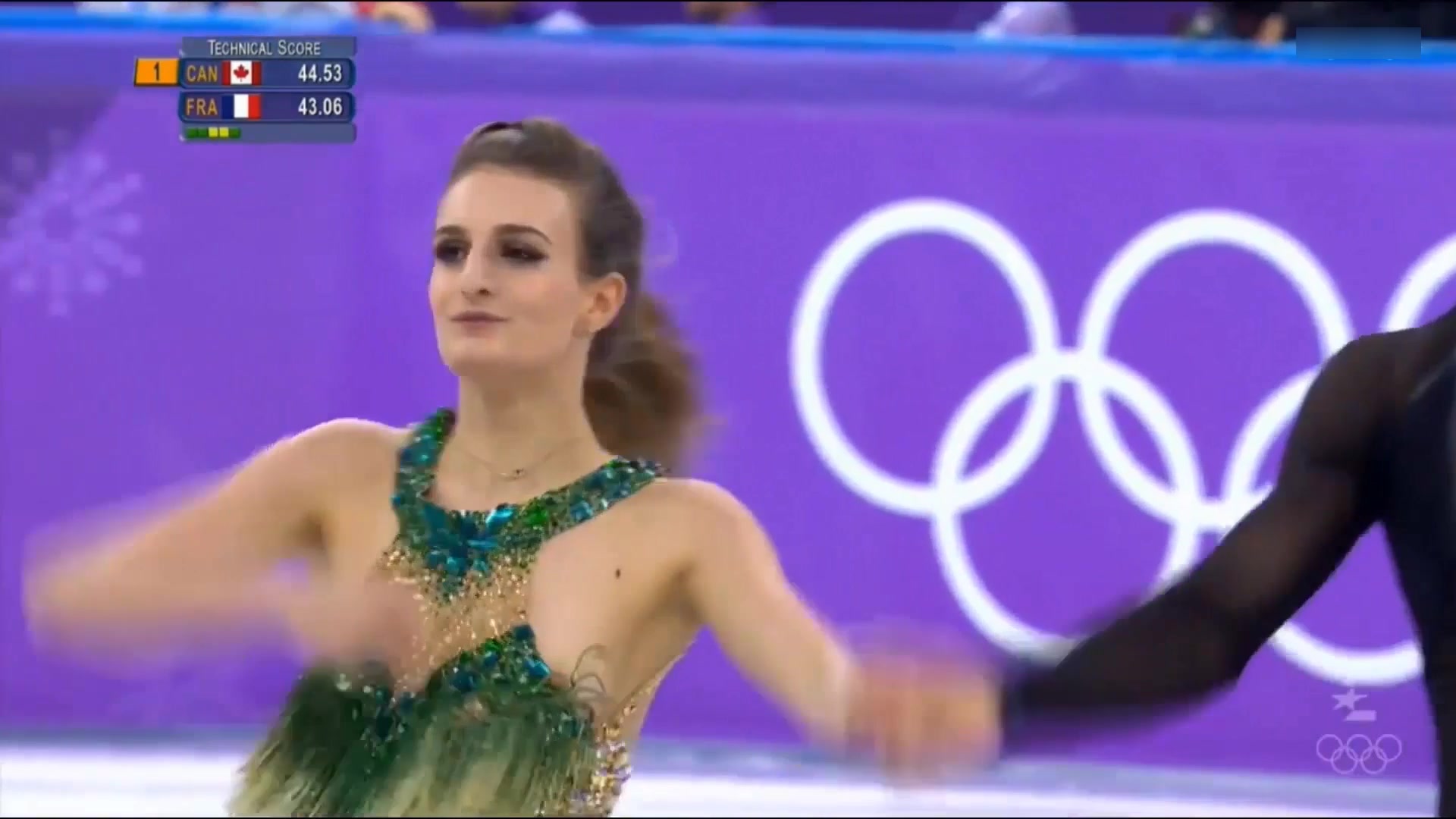 最新2018平昌冬奥会法国冰舞代表队美女队员动作幅度过大且没带乳贴粉奶头跳了出来后被发现1080P超清