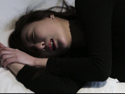 宾馆白嫩美腿劈开被舔前后狂插超级爽，看美女的表情就知道了